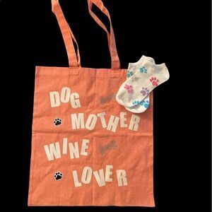 Dog mom wine lover bag NEW + socks